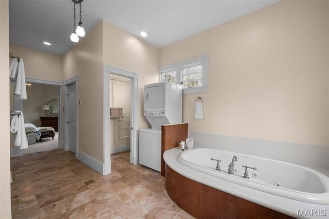 156 Gray Avenue, Webster Groves, MO 63119