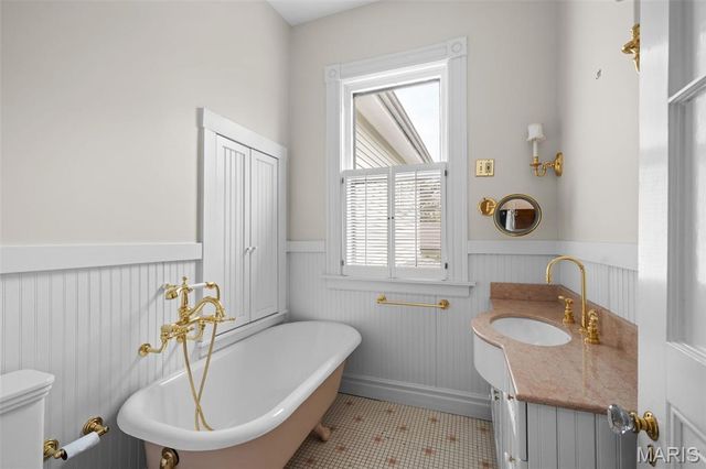 156 Gray Avenue, Webster Groves, MO 63119