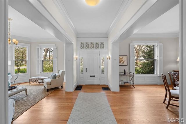 156 Gray Avenue, Webster Groves, MO 63119