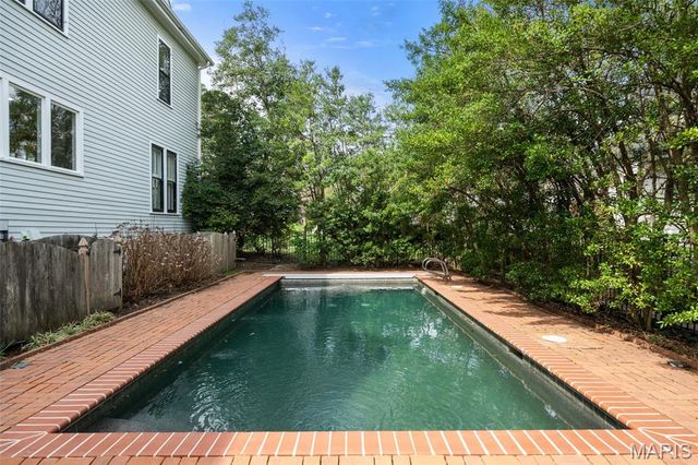 156 Gray Avenue, Webster Groves, MO 63119