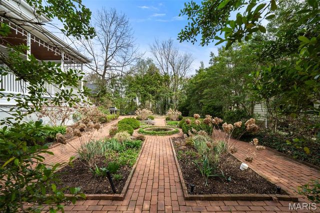 156 Gray Avenue, Webster Groves, MO 63119