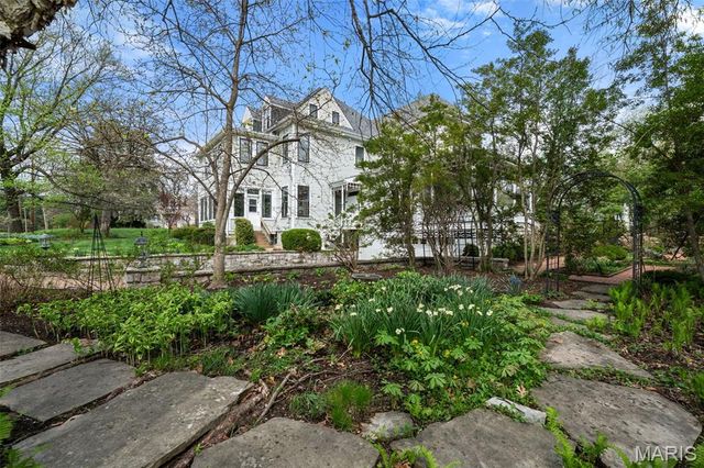 156 Gray Avenue, Webster Groves, MO 63119