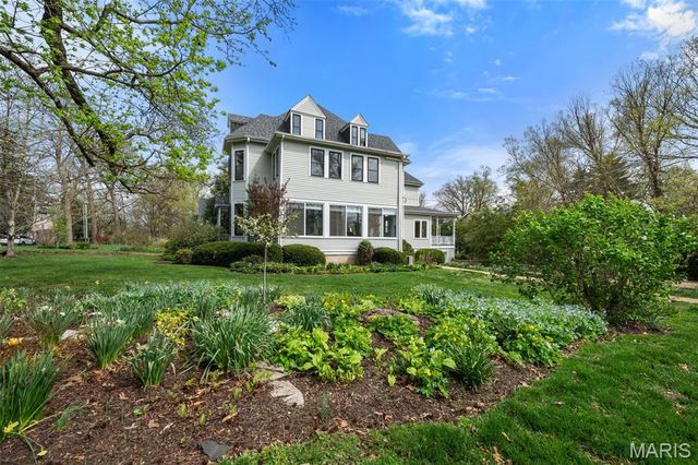 156 Gray Avenue, Webster Groves, MO 63119