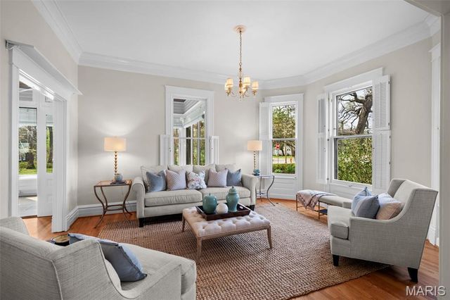 156 Gray Avenue, Webster Groves, MO 63119