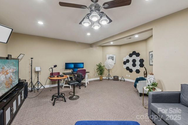 2710 Ashbourne Drive, Gastonia, NC 28056