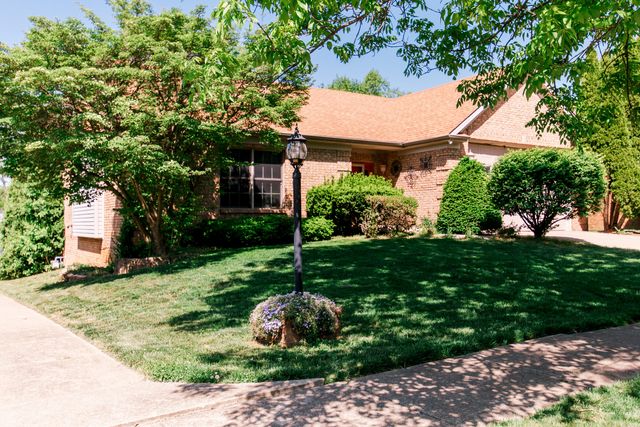 1324 Saddle Club Way, Lexington, KY 40504