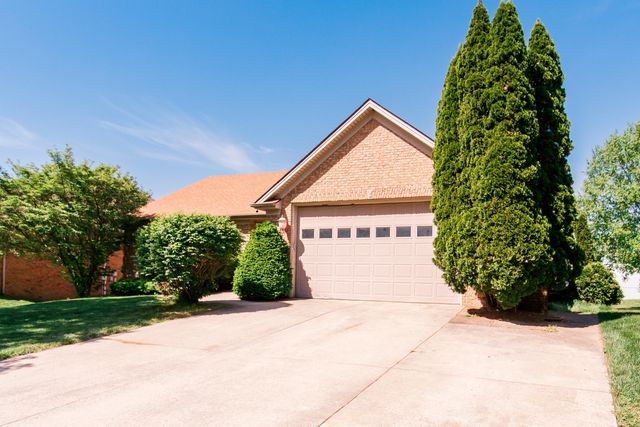 1324 Saddle Club Way, Lexington, KY 40504