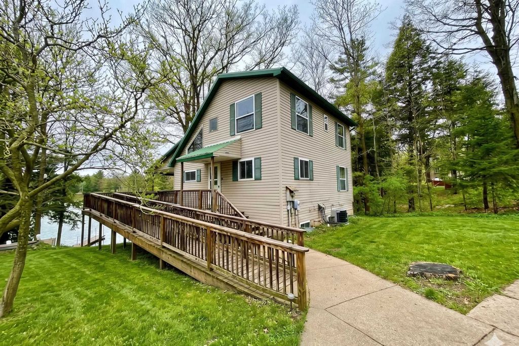 4612 Birch Park Drive, Gladwin, MI 48624