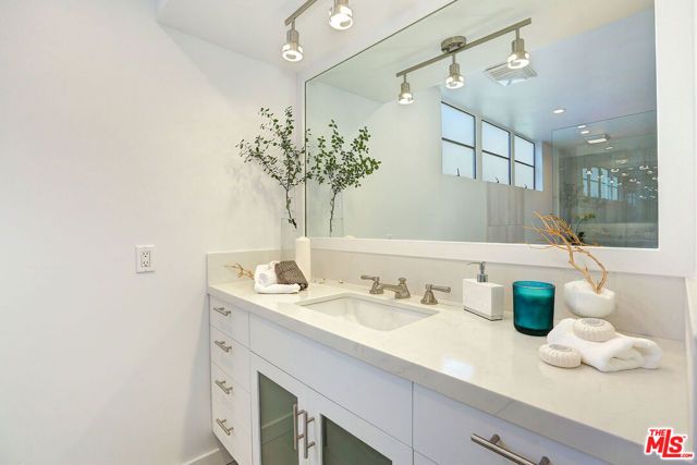 1025 Ocean Avenue 102, Santa Monica, CA 90403