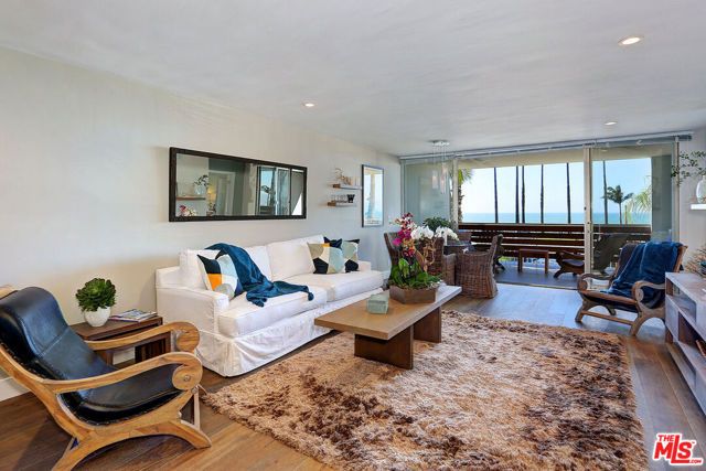 1025 Ocean Avenue 102, Santa Monica, CA 90403