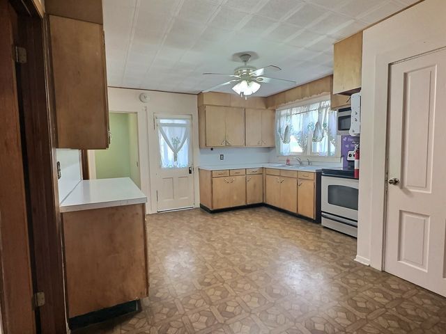 516 5th Avenue N, Clinton, IA 52732