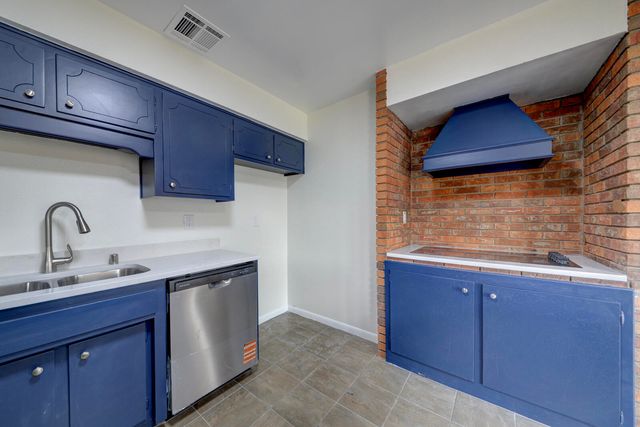 706 Cerro De Ortega Drive SE, Rio Rancho, NM 87124