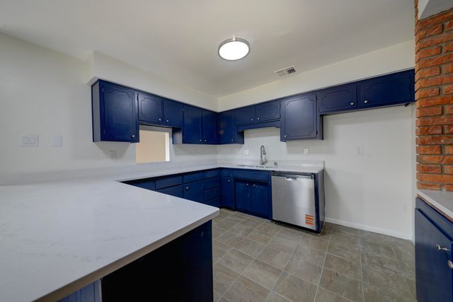 706 Cerro De Ortega Drive SE, Rio Rancho, NM 87124