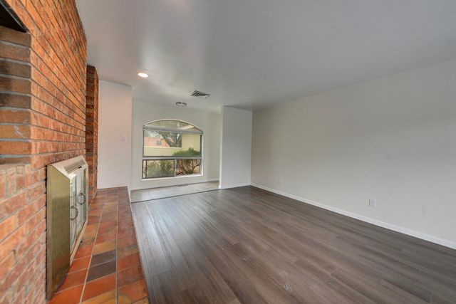 706 Cerro De Ortega Drive SE, Rio Rancho, NM 87124