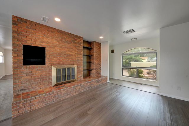 706 Cerro De Ortega Drive SE, Rio Rancho, NM 87124