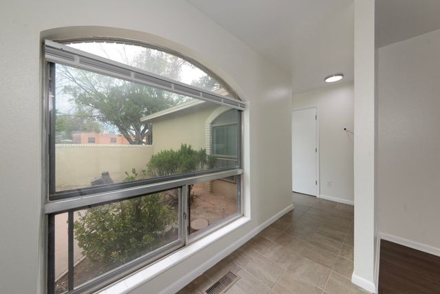 706 Cerro De Ortega Drive SE, Rio Rancho, NM 87124