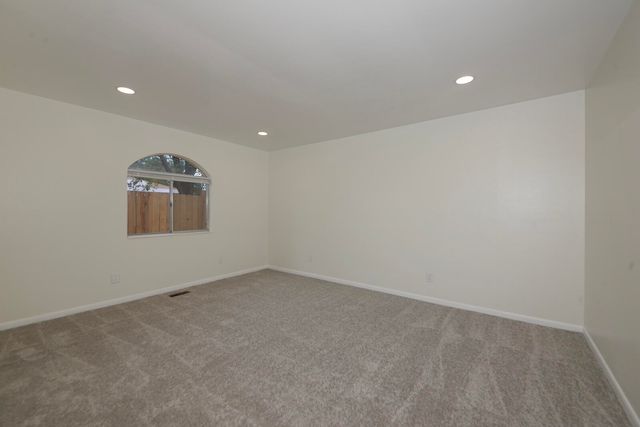706 Cerro De Ortega Drive SE, Rio Rancho, NM 87124