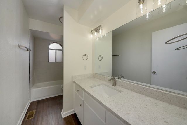 706 Cerro De Ortega Drive SE, Rio Rancho, NM 87124