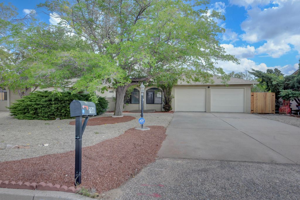 706 Cerro De Ortega Drive SE, Rio Rancho, NM 87124