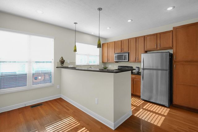 1398 Lower Green Circle, Columbus, OH 43212