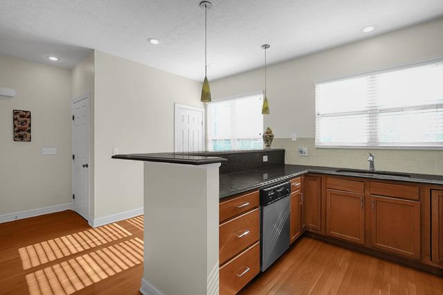 1398 Lower Green Circle, Columbus, OH 43212