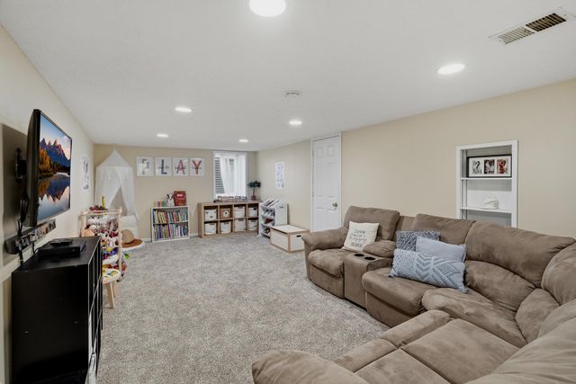 10633 Xavis Street NW, Coon Rapids, MN 55433