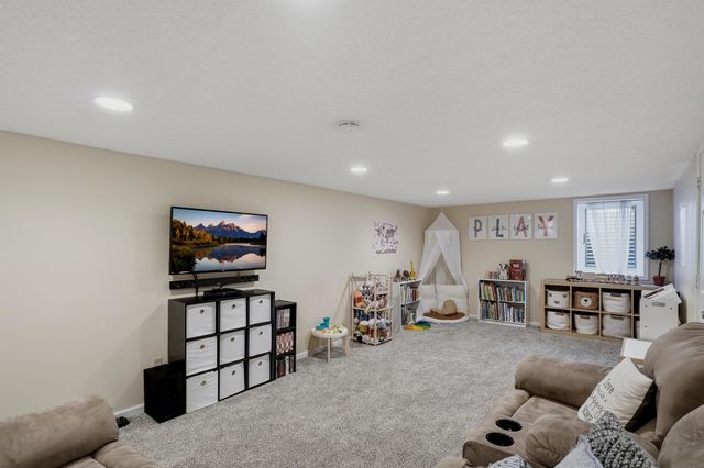 10633 Xavis Street NW, Coon Rapids, MN 55433