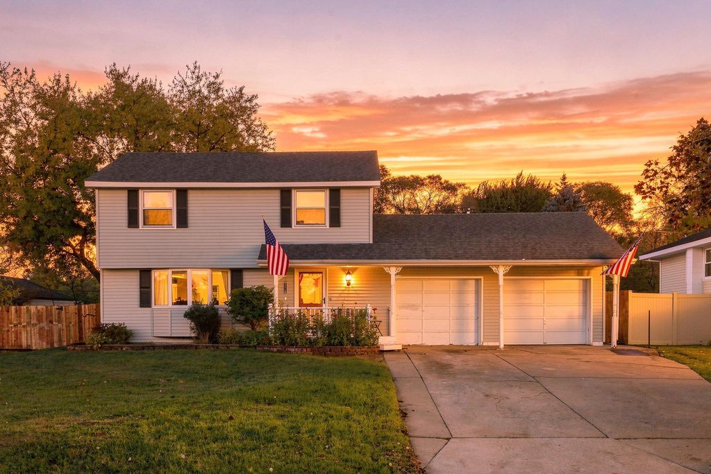 10633 Xavis Street NW, Coon Rapids, MN 55433
