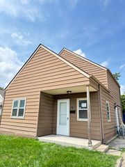 17 W 30th Place, Steger, IL 60475