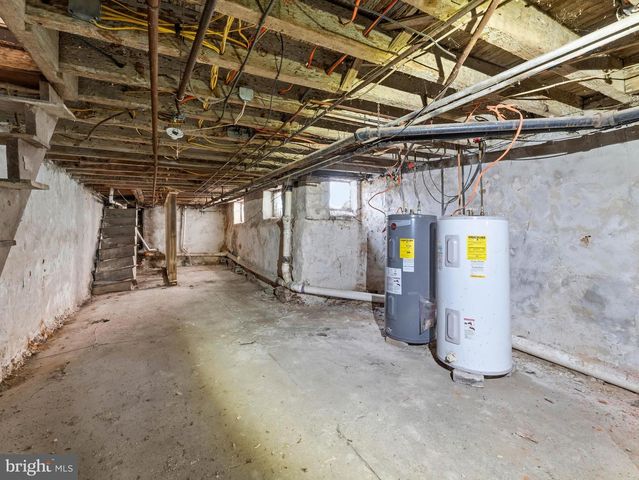 2338 W HAGERT ST, Philadelphia, PA 19132