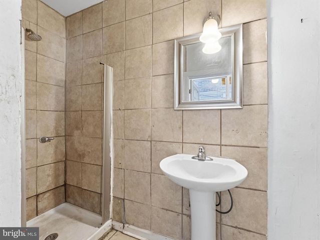 2338 W HAGERT ST, Philadelphia, PA 19132