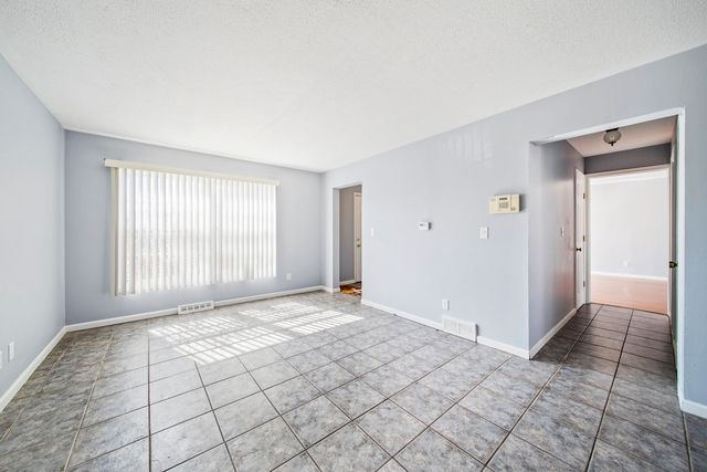 1421 Heather Drive, Aurora, IL 60506