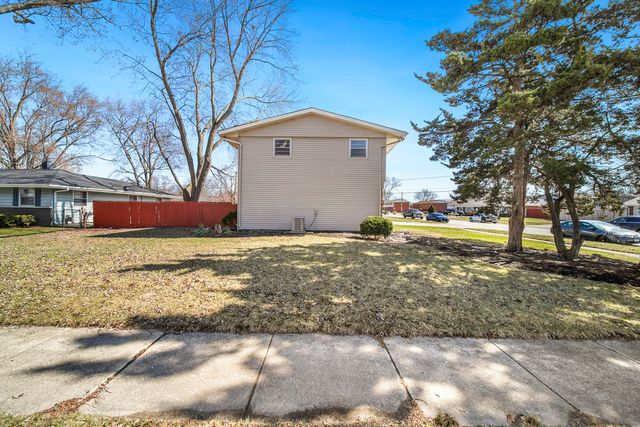 1421 Heather Drive, Aurora, IL 60506