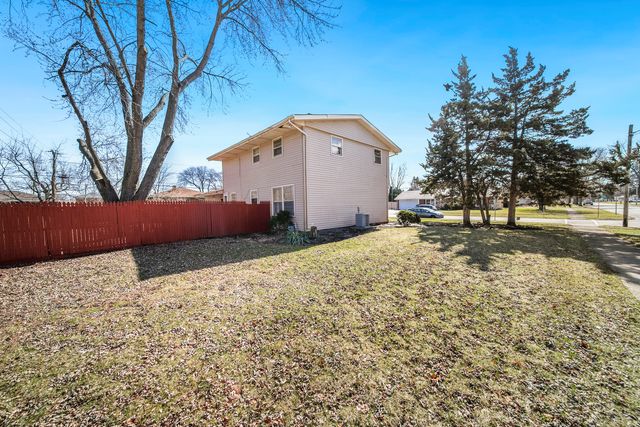 1421 Heather Drive, Aurora, IL 60506