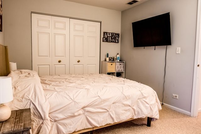 142 Kennebunk Court, Glendale Heights, IL 60139