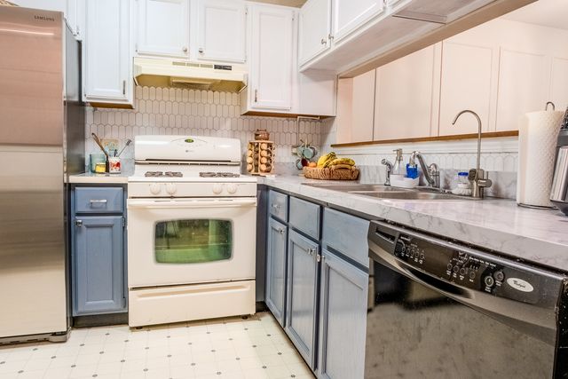 142 Kennebunk Court, Glendale Heights, IL 60139