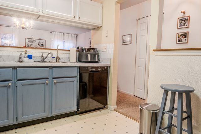 142 Kennebunk Court, Glendale Heights, IL 60139