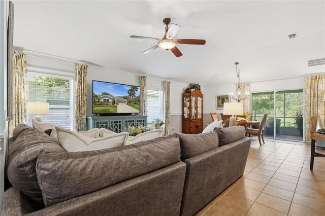 122 S HUMMINGBIRD PLACE, Palm Coast, FL 32164