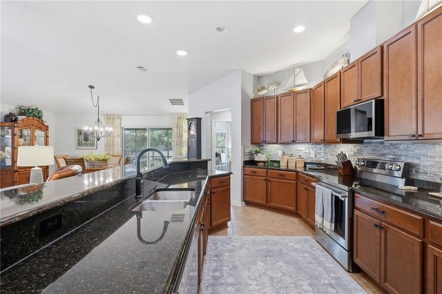 122 S HUMMINGBIRD PLACE, Palm Coast, FL 32164