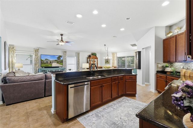 122 S HUMMINGBIRD PLACE, Palm Coast, FL 32164