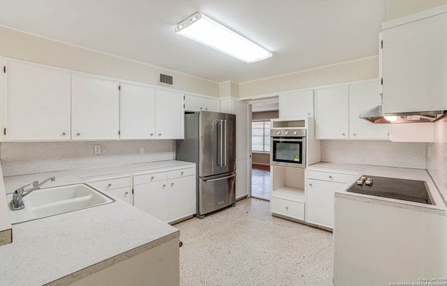 211 E Woodlake, San Antonio, TX 78229