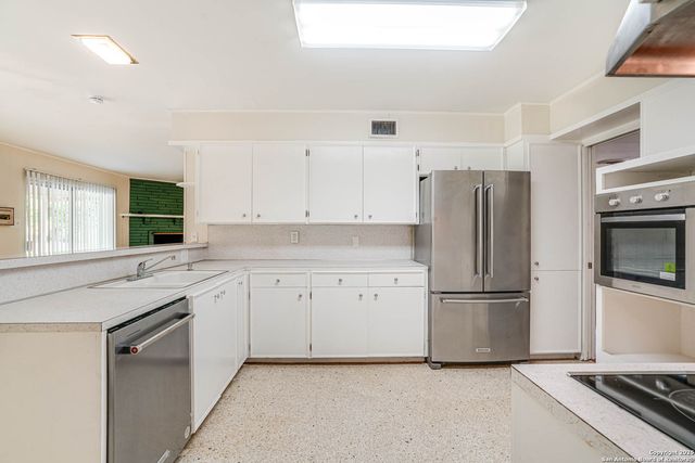 211 E Woodlake, San Antonio, TX 78229