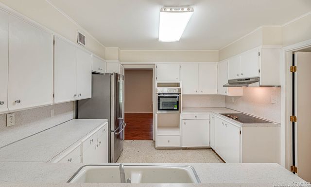 211 E Woodlake, San Antonio, TX 78229