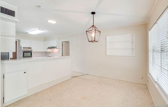 211 E Woodlake, San Antonio, TX 78229