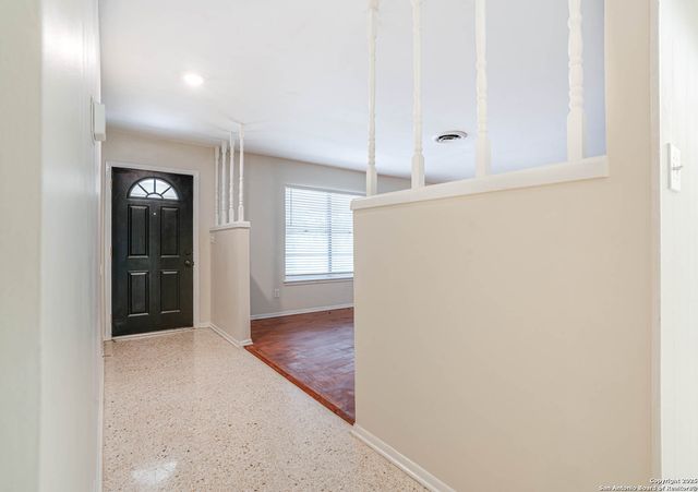 211 E Woodlake, San Antonio, TX 78229