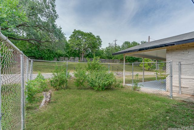 211 E Woodlake, San Antonio, TX 78229