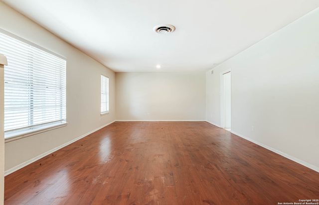 211 E Woodlake, San Antonio, TX 78229