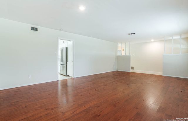 211 E Woodlake, San Antonio, TX 78229