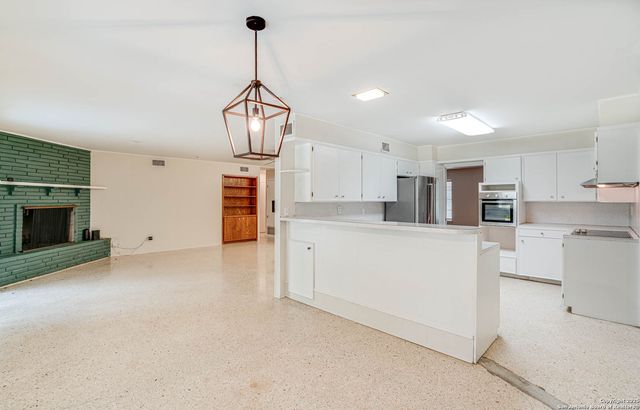 211 E Woodlake, San Antonio, TX 78229