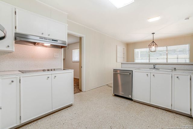 211 E Woodlake, San Antonio, TX 78229